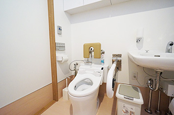 ひまわり福祉会「グループホーム真樹園」広い廊下